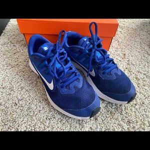 Nike kids shoes 👟 size 4y